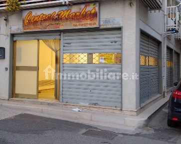 Locale commerciale in Affitto