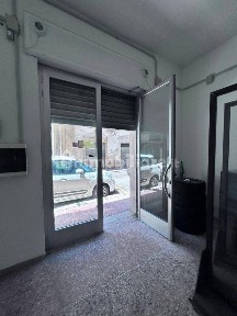 Locale commerciale in Affitto