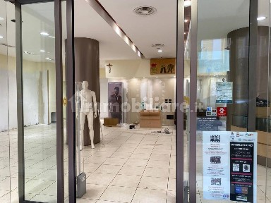 Locale commerciale in Affitto