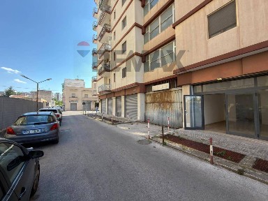 Locale commerciale in Affitto