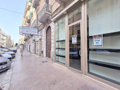 Locale commerciale in Affitto