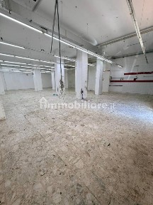 Attività commerciale in Affitto