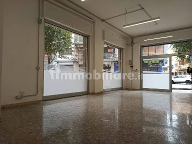 Locale commerciale in Affitto