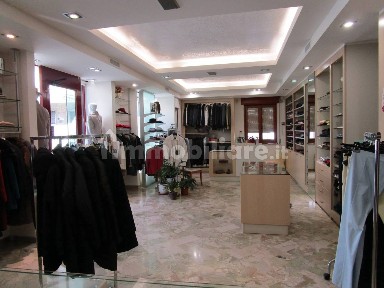Locale commerciale in Affitto