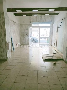 Locale commerciale in Affitto