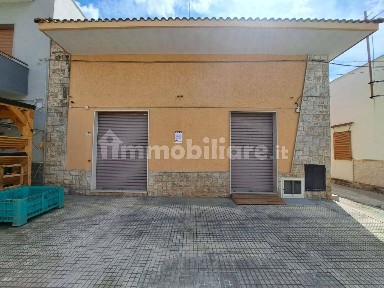 Locale commerciale in Affitto
