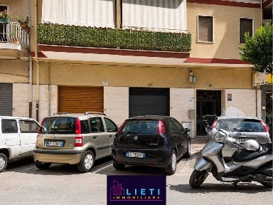 Locale commerciale in Affitto