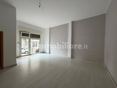 Locale commerciale in Affitto
