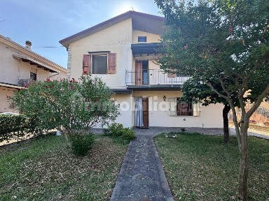 Trilocale da ristrutturare, piano terra, Centro, Bagnolo Mella