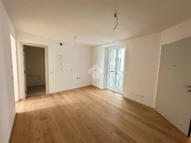 Bilocale via Valdirivo 9, Borgo Teresiano, Trieste