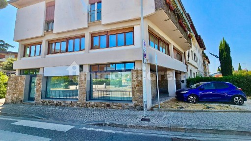 Attività commerciale in Affitto