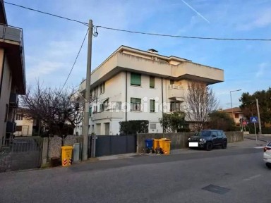 Magazzino all'asta via Ospedale 36, Montebelluna