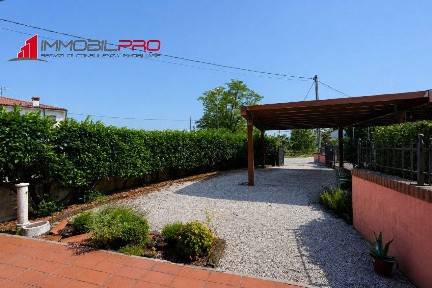 Villa bifamiliare via Verlata, 26/A, Rozzampia, Thiene