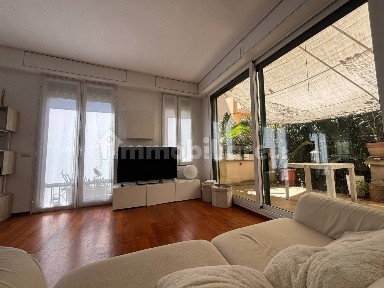 Open space via Letizia, Solari, Milano