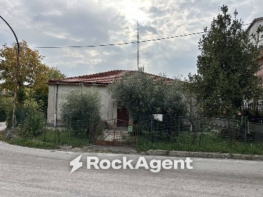 Villa unifamiliare via Croce Vecchia, 78, Centro, Tollo