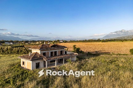 Villa plurifamiliare via Alessandro Manzoni snc, Centro, Altavilla Silentina