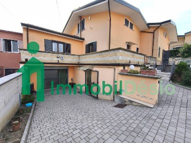 Villa bifamiliare Strada Vicinale Fontana di Camillo, Tito