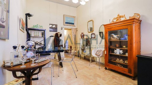 Locale commerciale in Vendita