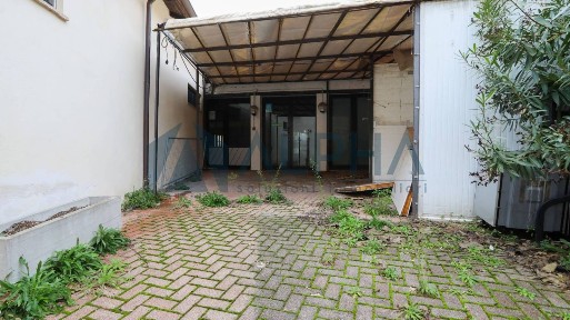 Locale commerciale in Vendita
