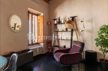 Monolocale vicolo del Bologna, Trastevere, Roma