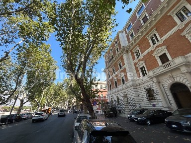 Trilocale Lungotevere Raffaello Sanzio, Trastevere, Roma