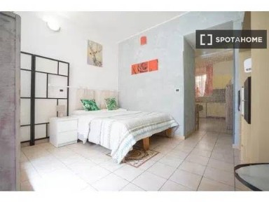 Roma, San Giovanni, Via Voghera