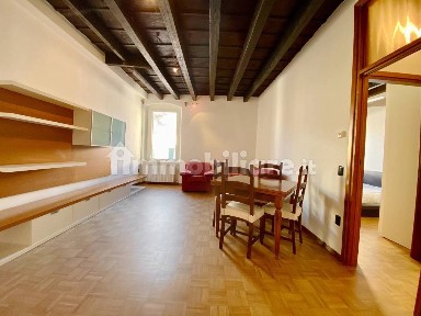 Trilocale vicolo Storto 34, Veronetta, Verona
