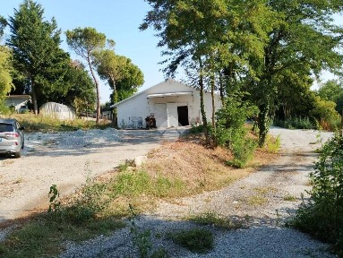 Capannone in Affitto
