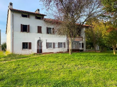 Carentino, Strada Case Sparse