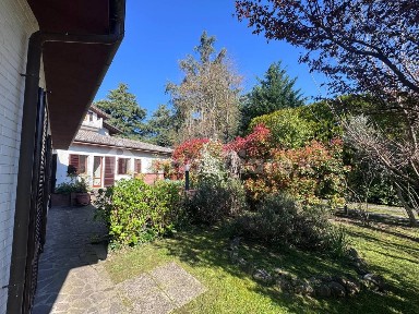 Villa bifamiliare via Altopiano, Borgonuovo, Sasso Marconi