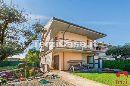 Villa a schiera via Giuseppe Garibaldi, Seriate