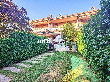Villa a schiera 5 locali, buono stato, Brusaporto