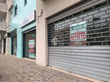 Locale commerciale in Affitto