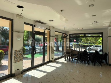 Locale commerciale in Affitto