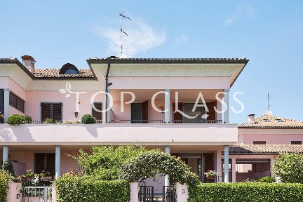 Villa unifamiliare piazza Monsignor Rossi, Centro, Basiglio