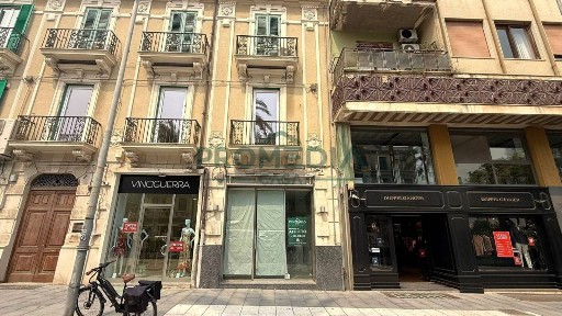 Locale commerciale in Affitto