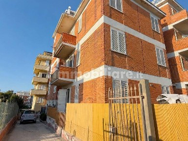Trilocale via Eolie, snc, Latina Lido, Latina