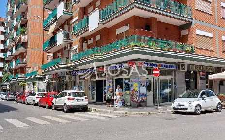 Locale commerciale in Affitto