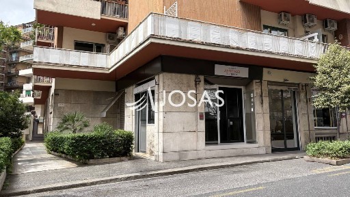 Locale commerciale in Affitto