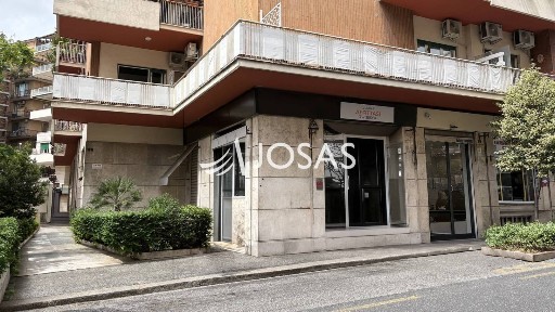Locale commerciale in Affitto