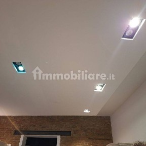 Locale commerciale in Affitto