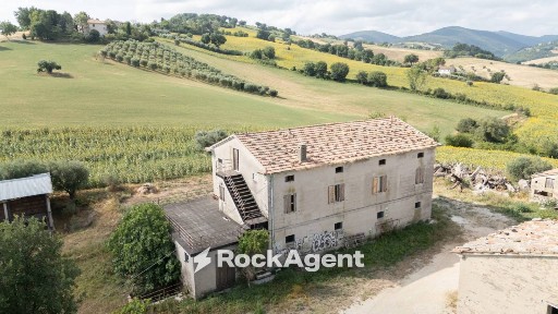 Casa colonica frazione Magnadorsa, Arcevia
