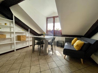 Bilocale via Carlo Farini 40, Isola, Milano