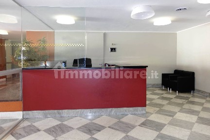 Bilocale piazza San Marco 1, Turati, Milano