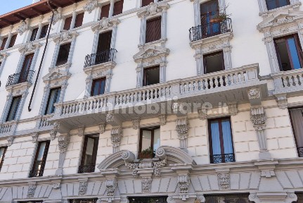 Trilocale via San Gregorio 6, Buenos Aires, Milano
