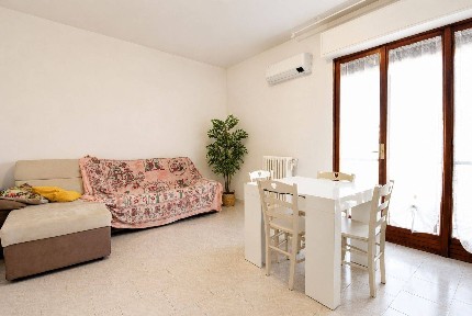 Trilocale via Giuseppe Parini 8, Centro, Rozzano
