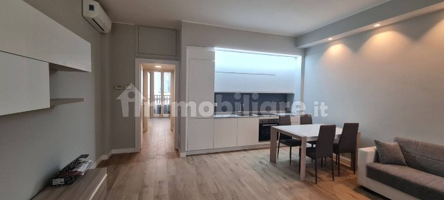 Bilocale viale Monte Santo, Porta Nuova, Milano