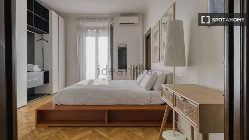 Bilocale via Lazzaro Palazzi, Porta Venezia, Milano