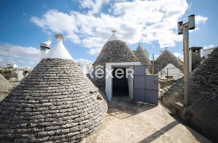 Trullo via Monte San Michele, Centro, Alberobello