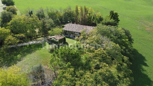 Casale frazione Montesecco, Pergola